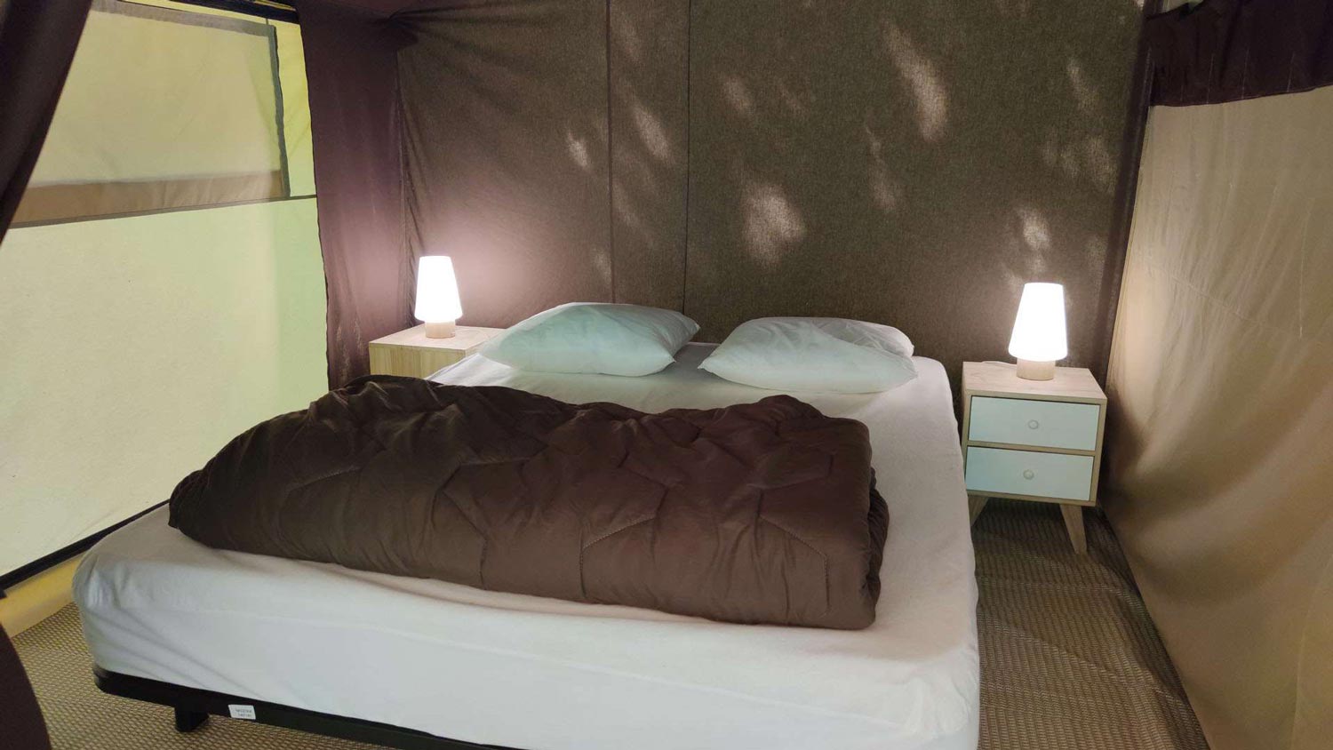 bungalow-chambre-vic-nature-camping-cantal