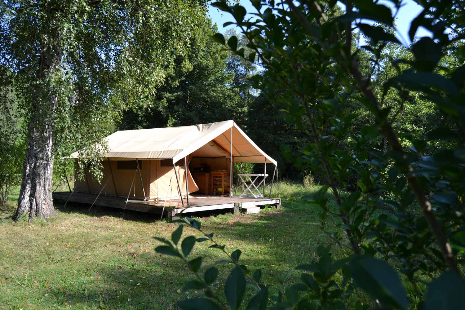 lodge-camping-vic-nature-vic-sur-cere